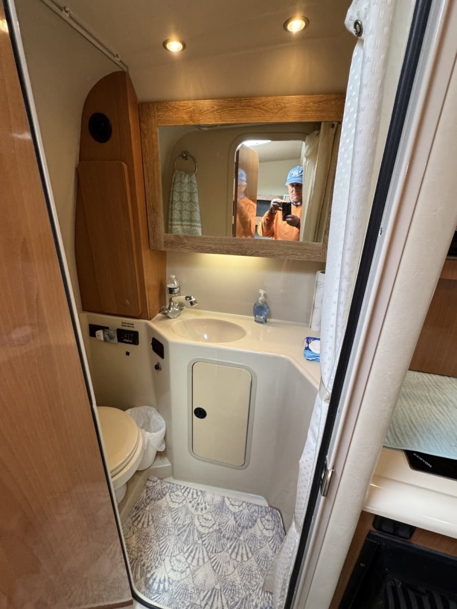 2007 Cruisers Yachts  - Photo 20