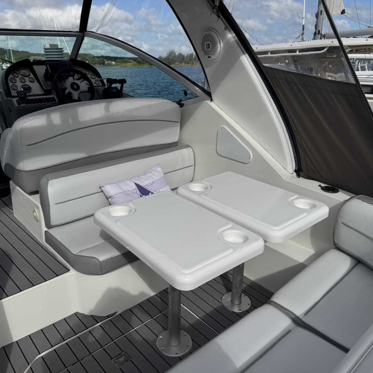 2007 Cruisers Yachts  - Photo 8