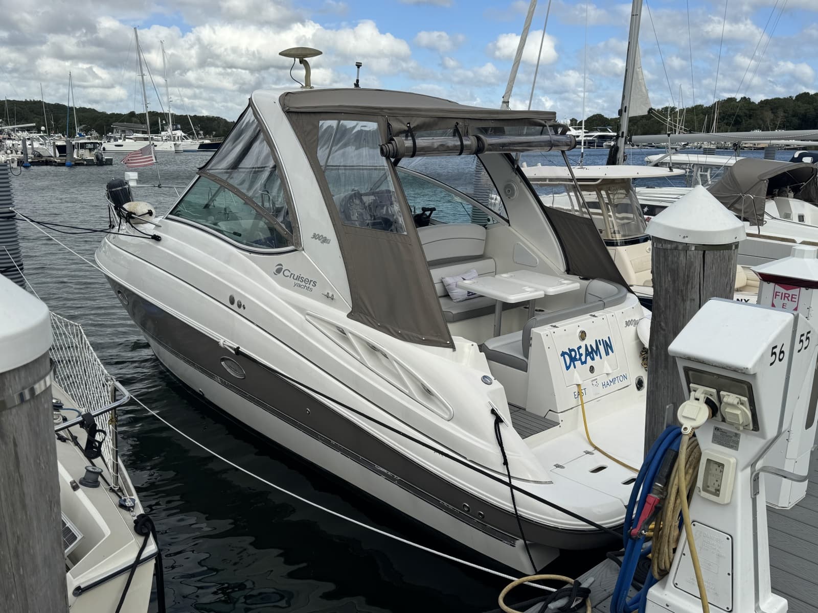 2007 Cruisers Yachts  - Photo 2