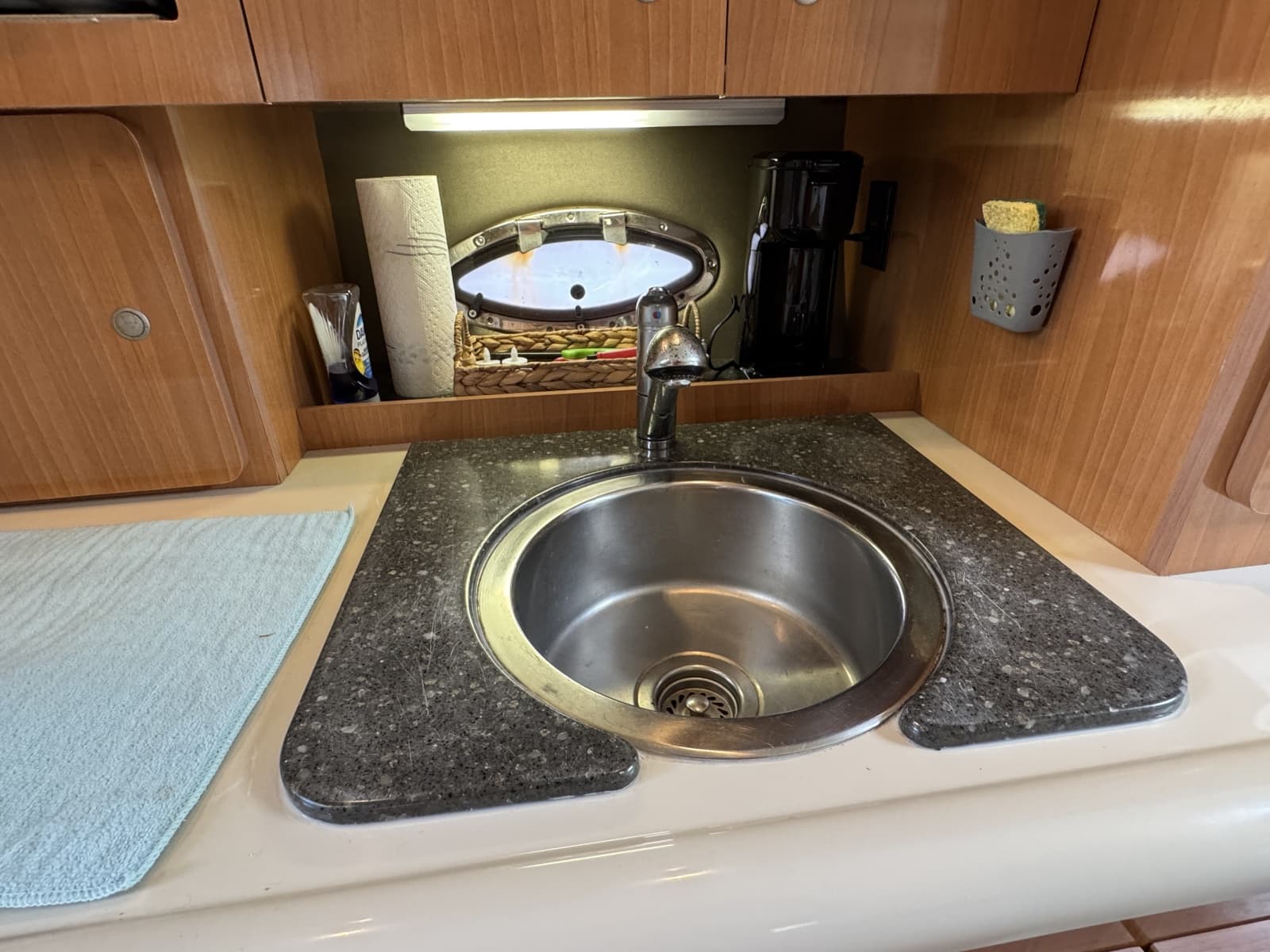 2007 Cruisers Yachts  - Photo 35