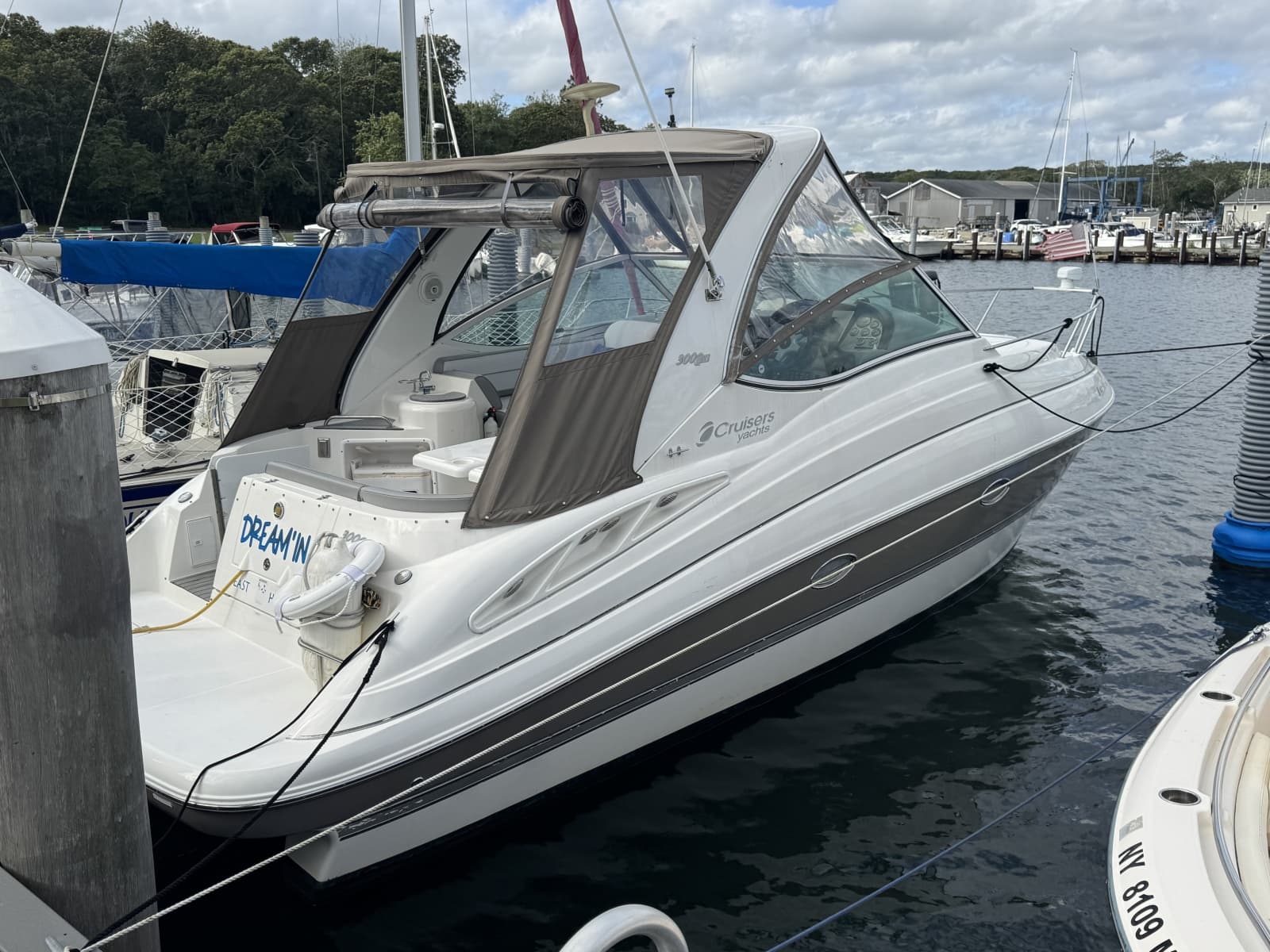 2007 Cruisers Yachts  - Photo 3