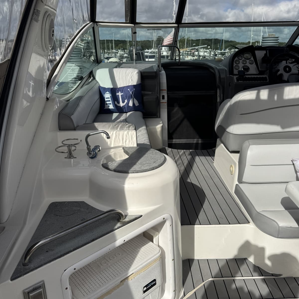 2007 Cruisers Yachts  - Photo 7