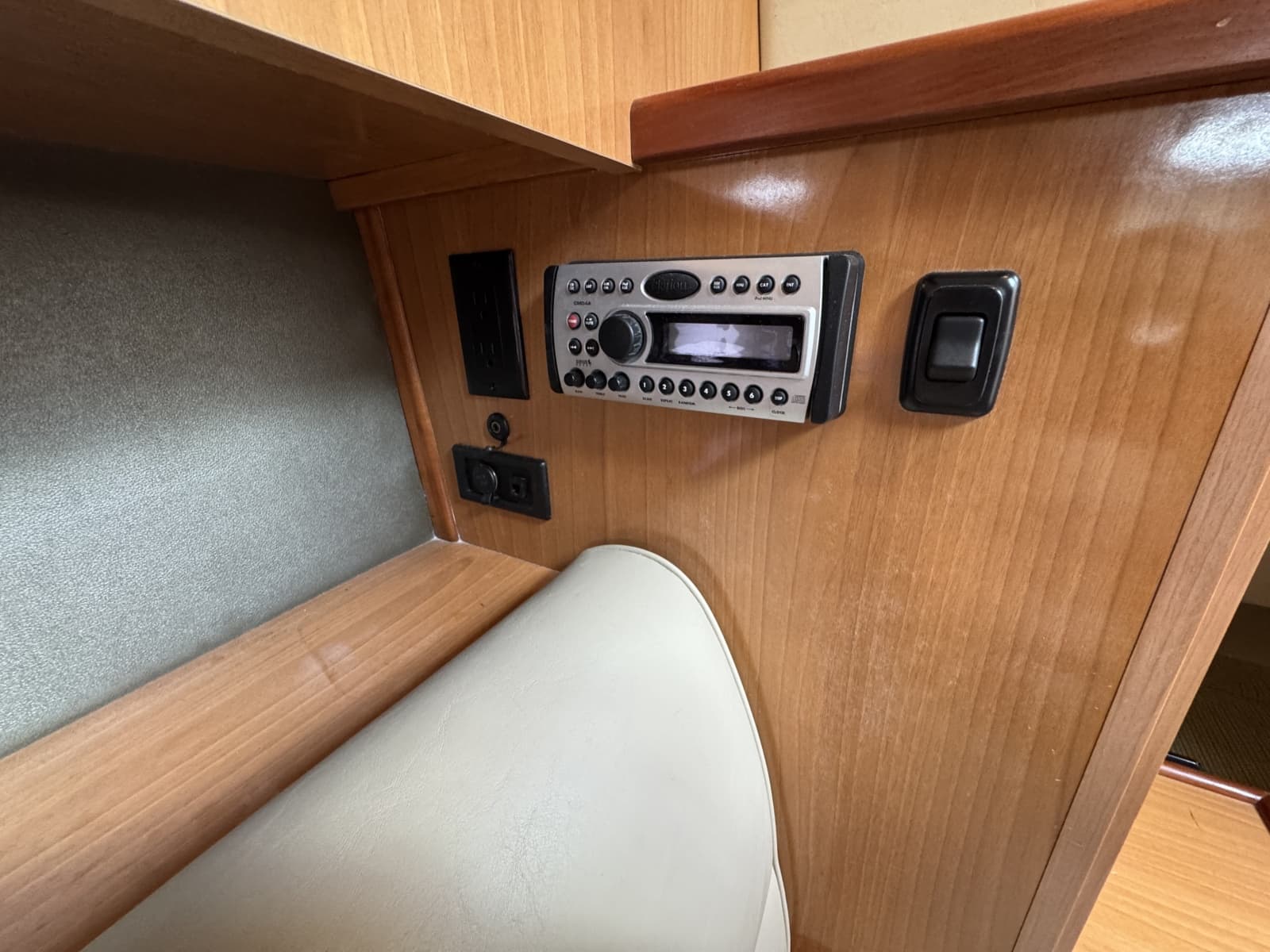2007 Cruisers Yachts  - Photo 24