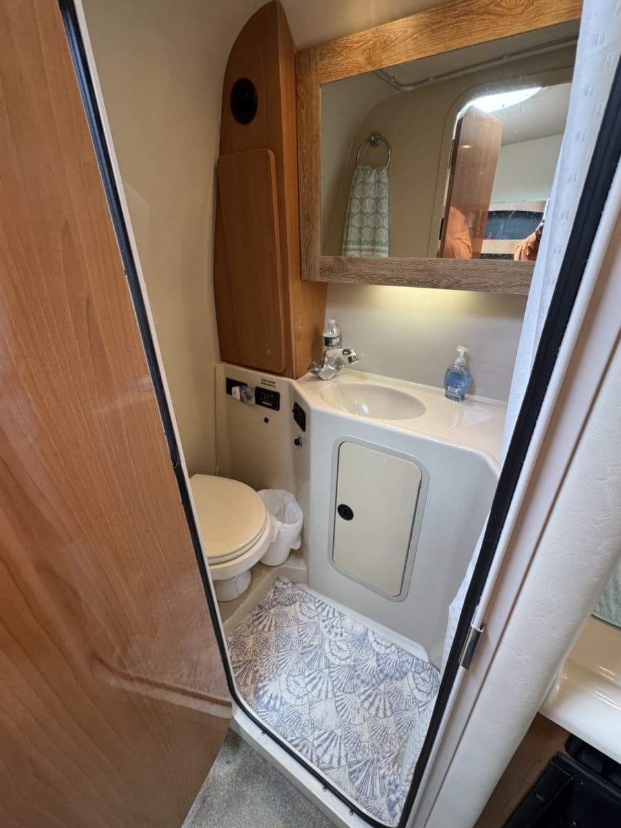 2007 Cruisers Yachts  - Photo 19
