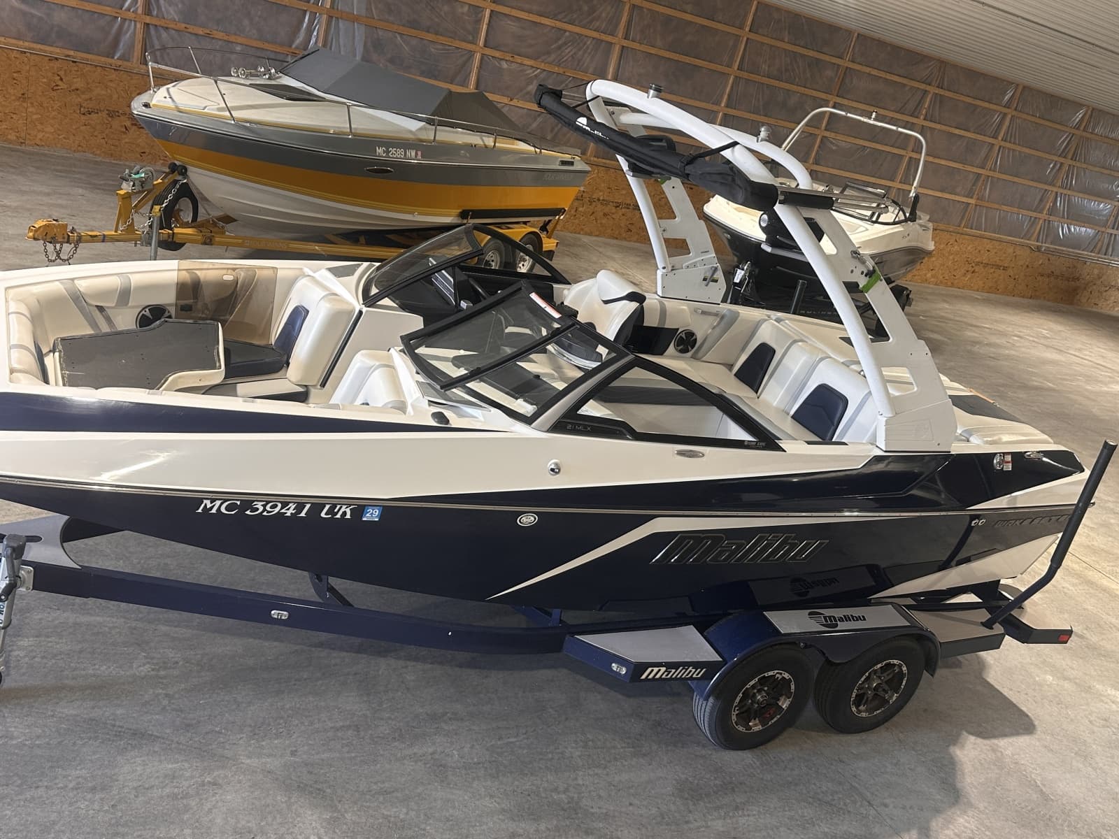 2019 Malibu  - Photo 2