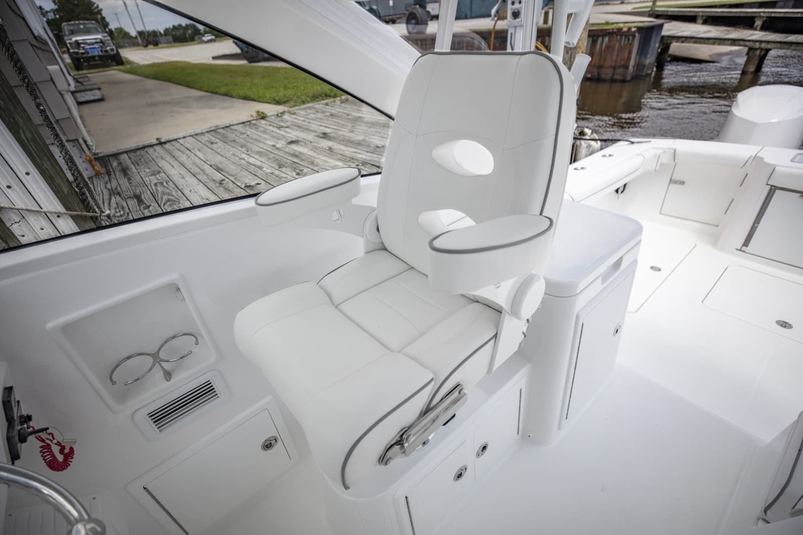 2027 Ablemarle 30 Express - Photo 16