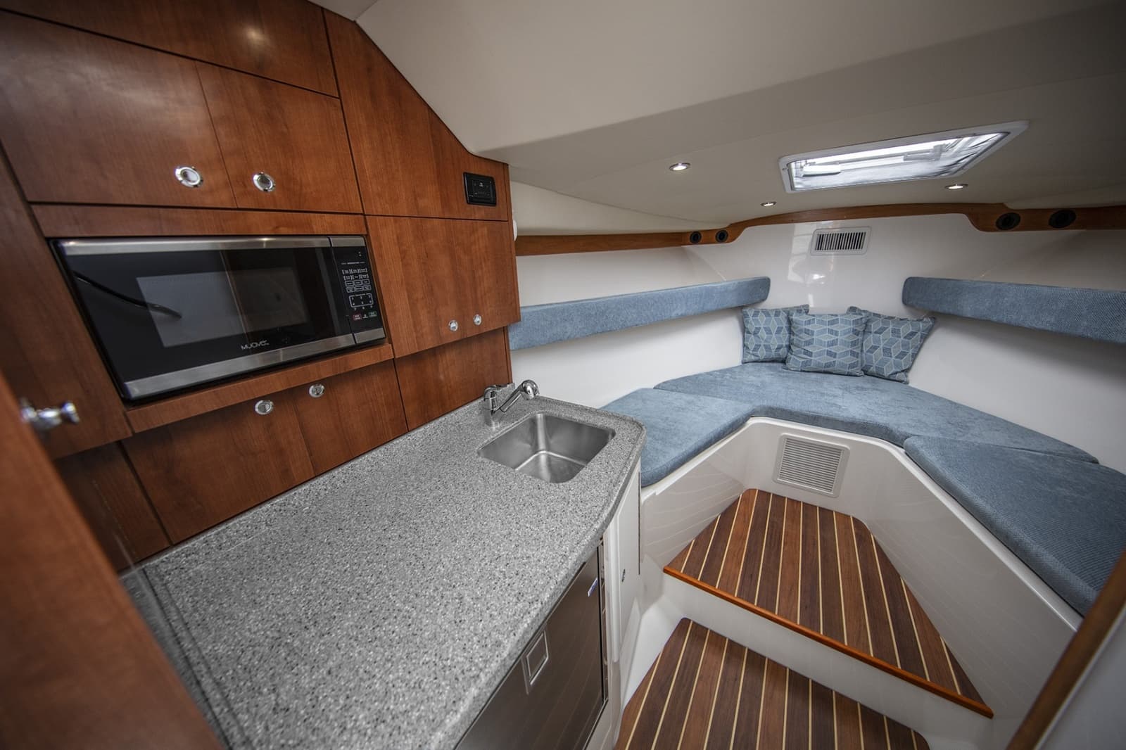 2027 Ablemarle 30 Express - Photo 12