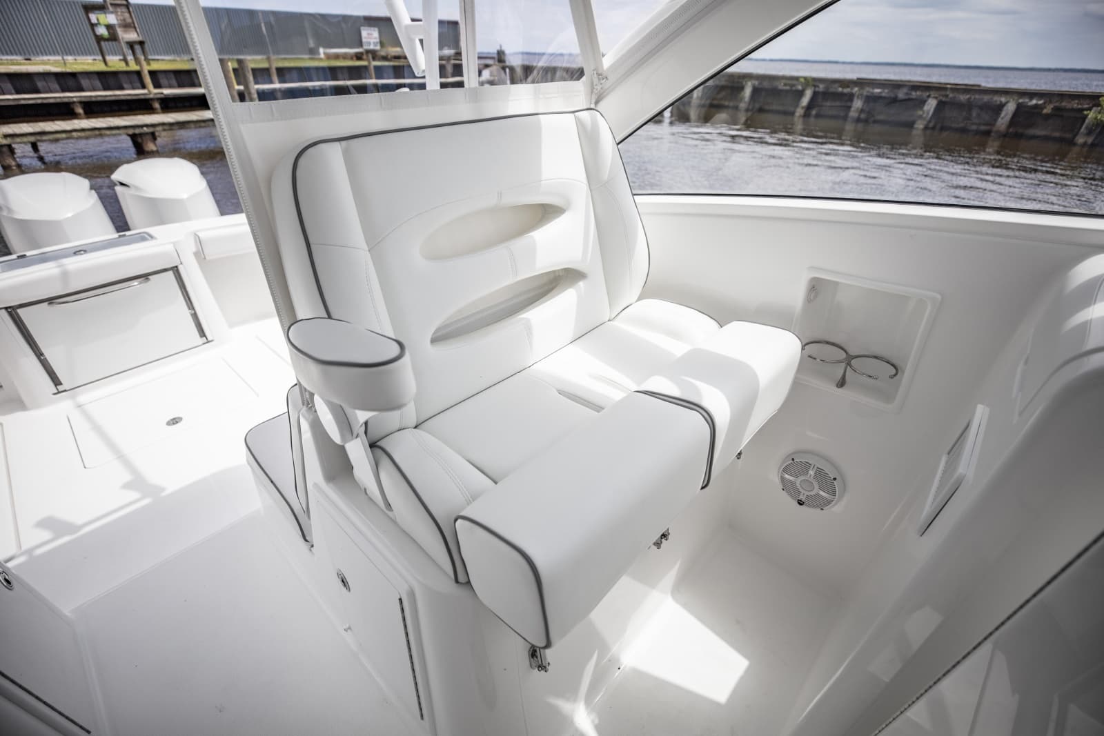 2027 Ablemarle 30 Express - Photo 14