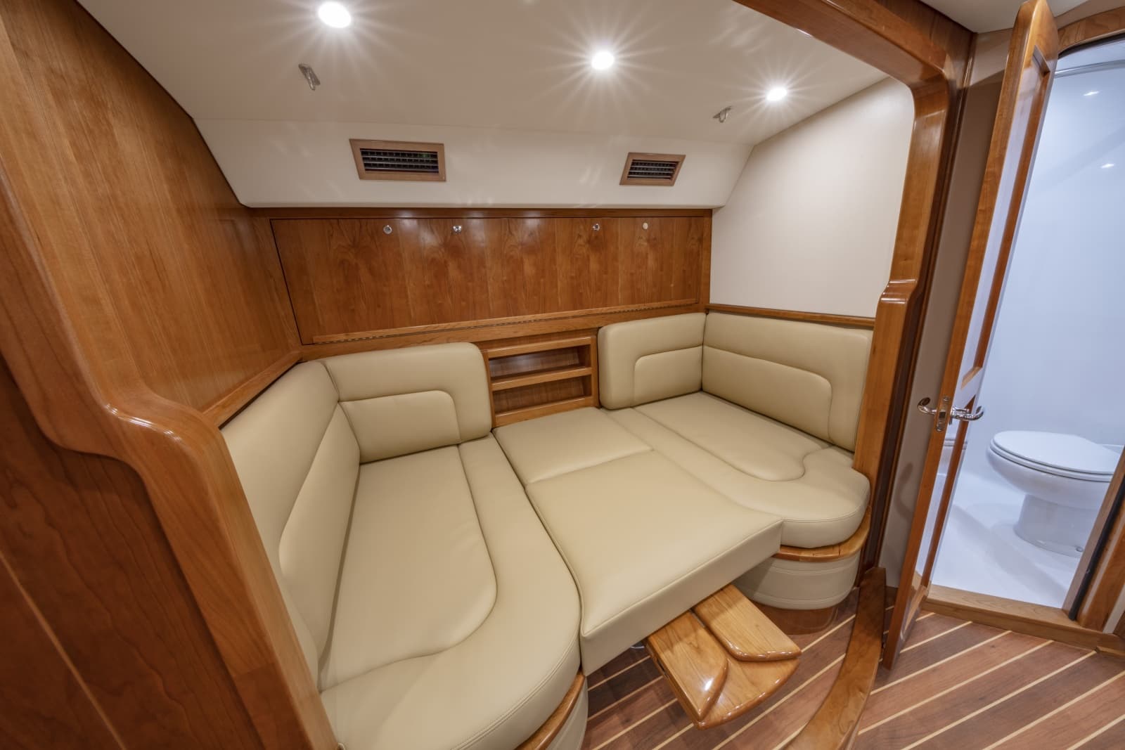 2027 Ablemarle 41 Custom Carolina Edition - Photo 17