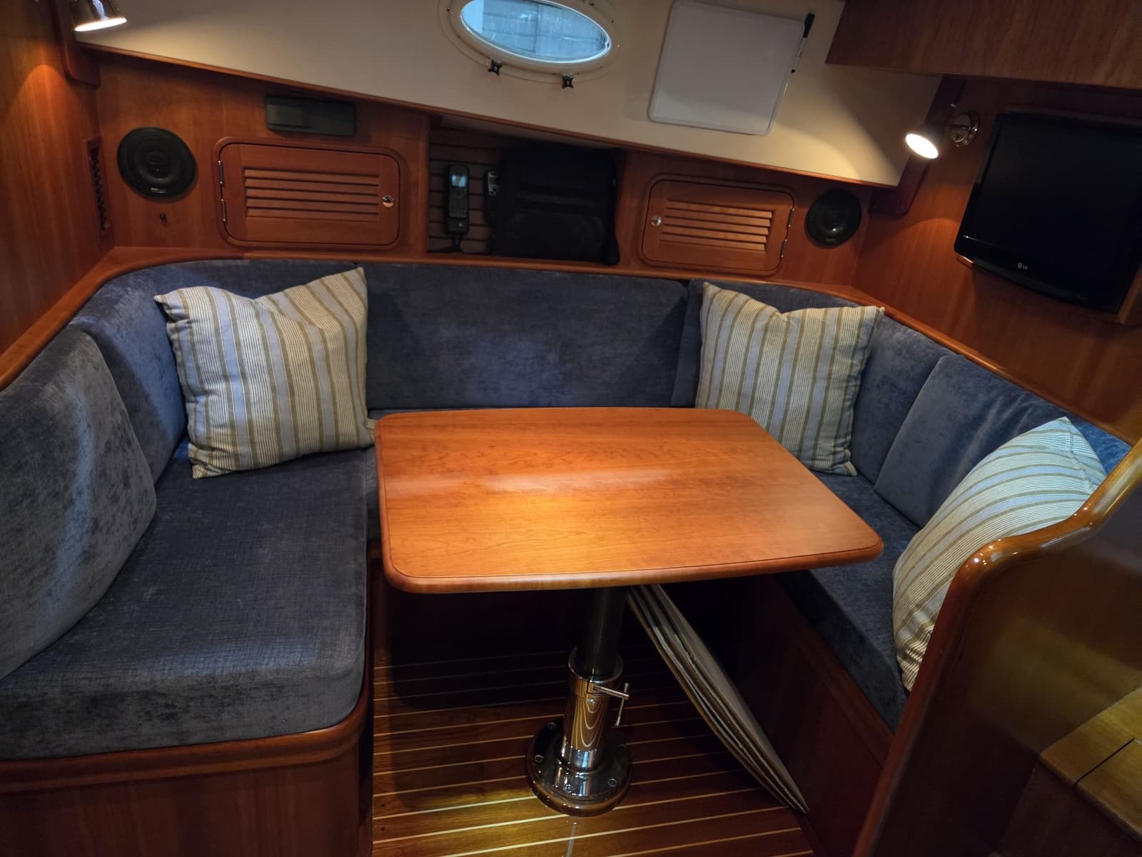 2009 Hinckley Talaria 44 - Photo 14