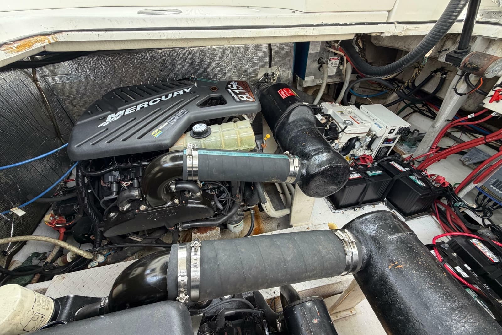 2001 Cruisers Yachts 3672 Express - Photo 43