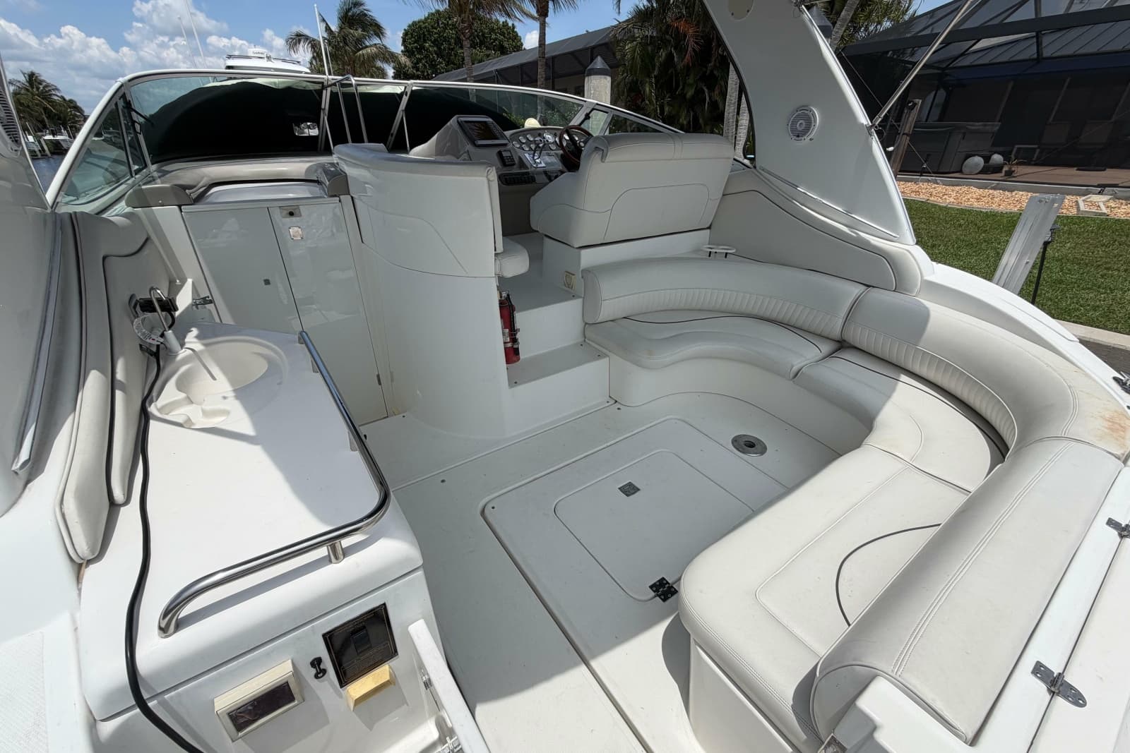 2001 Cruisers Yachts 3672 Express - Photo 8