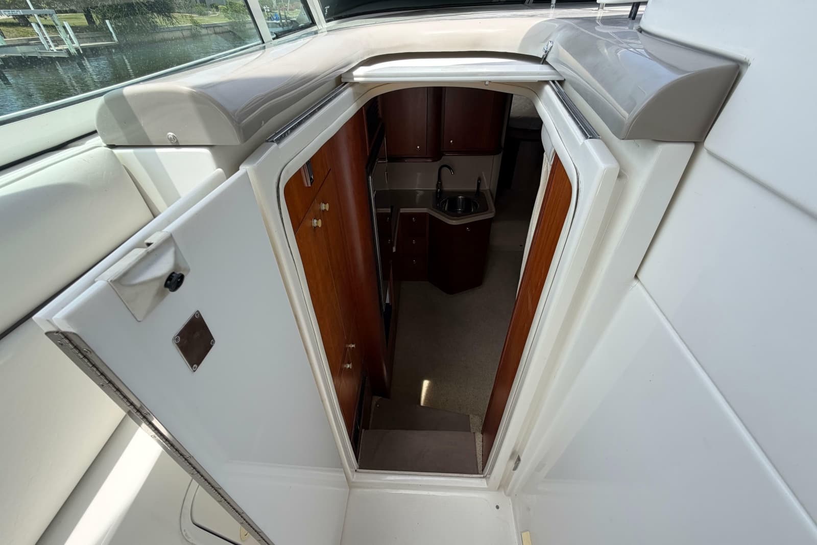 2001 Cruisers Yachts 3672 Express - Photo 24