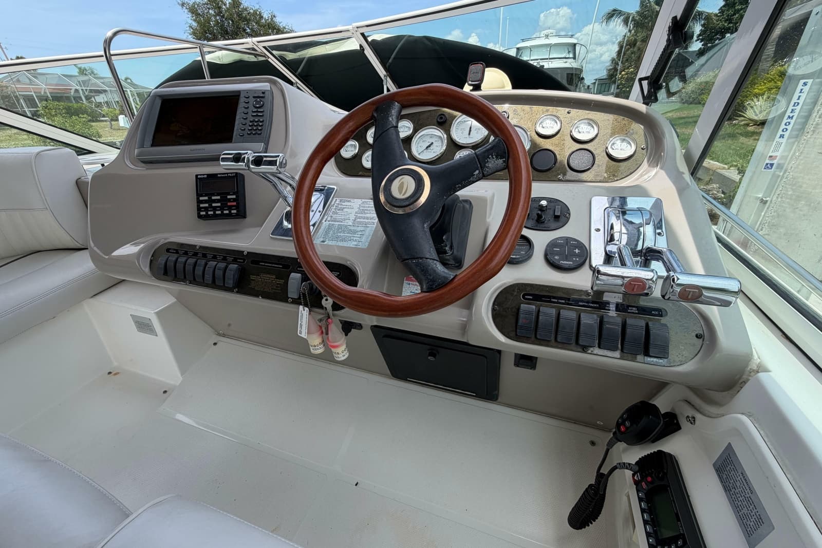 2001 Cruisers Yachts 3672 Express - Photo 15