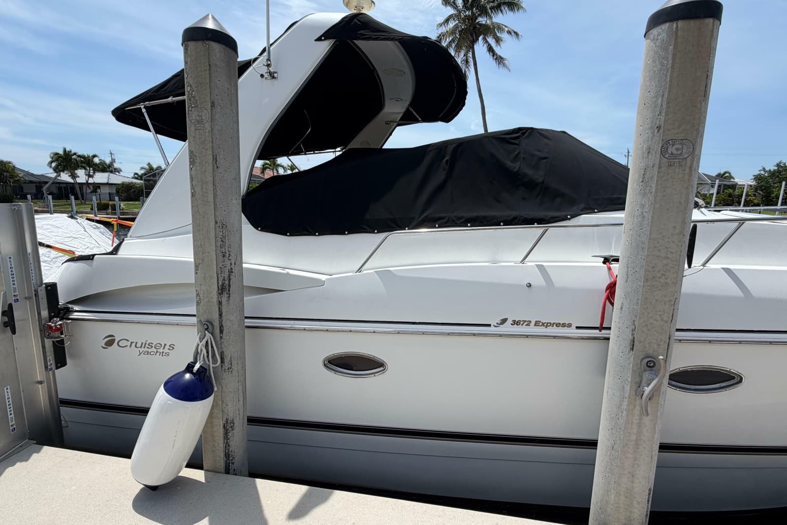 2001 Cruisers Yachts 3672 Express - Photo 5