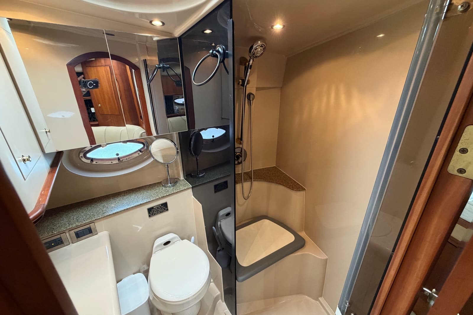 2001 Cruisers Yachts 3672 Express - Photo 36