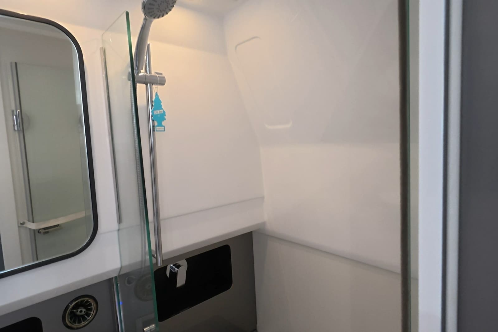 2025 Schaefer V44 - Photo 21