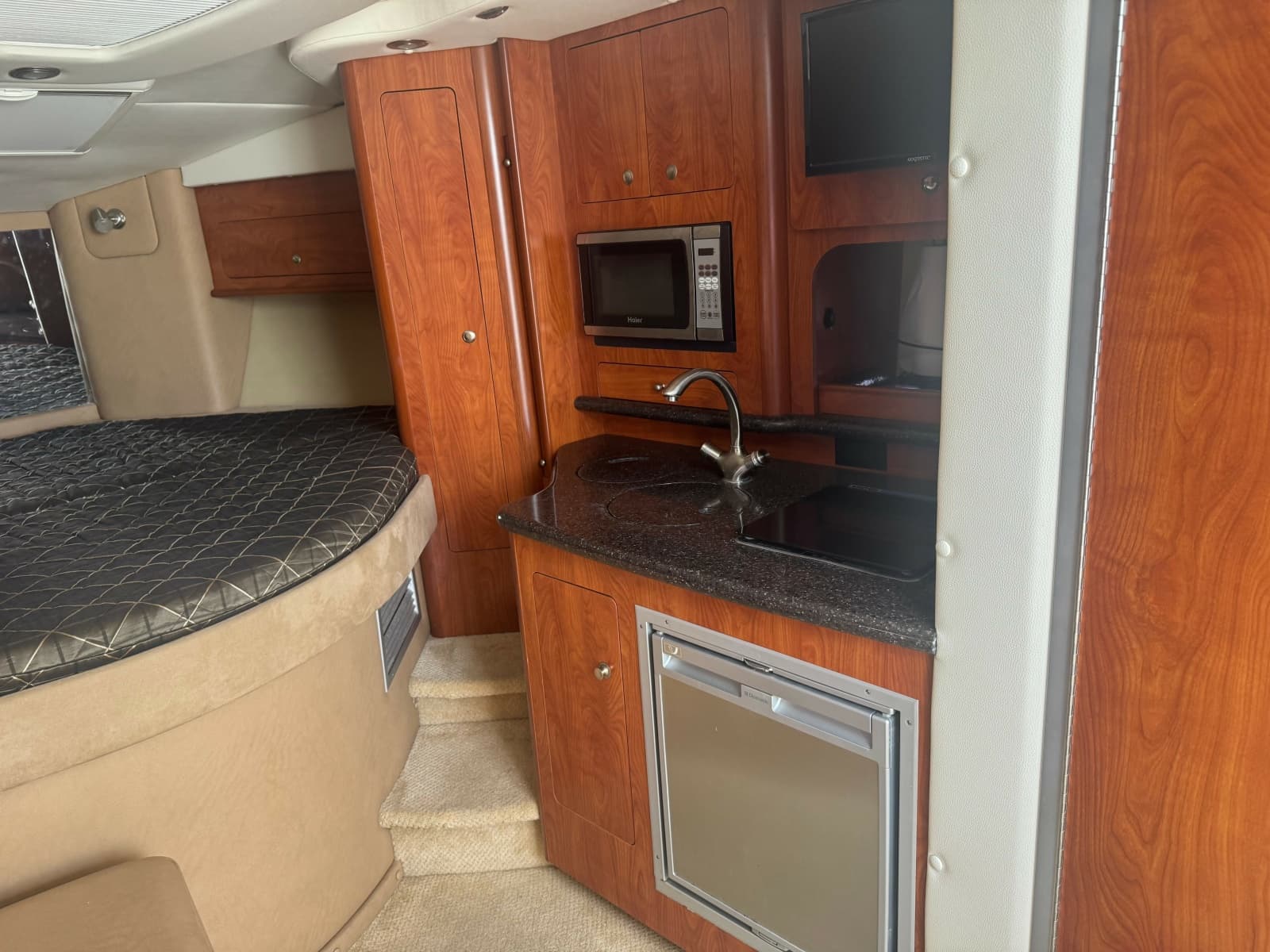 2013 Rinker 310 Express Cruiser - Photo 6