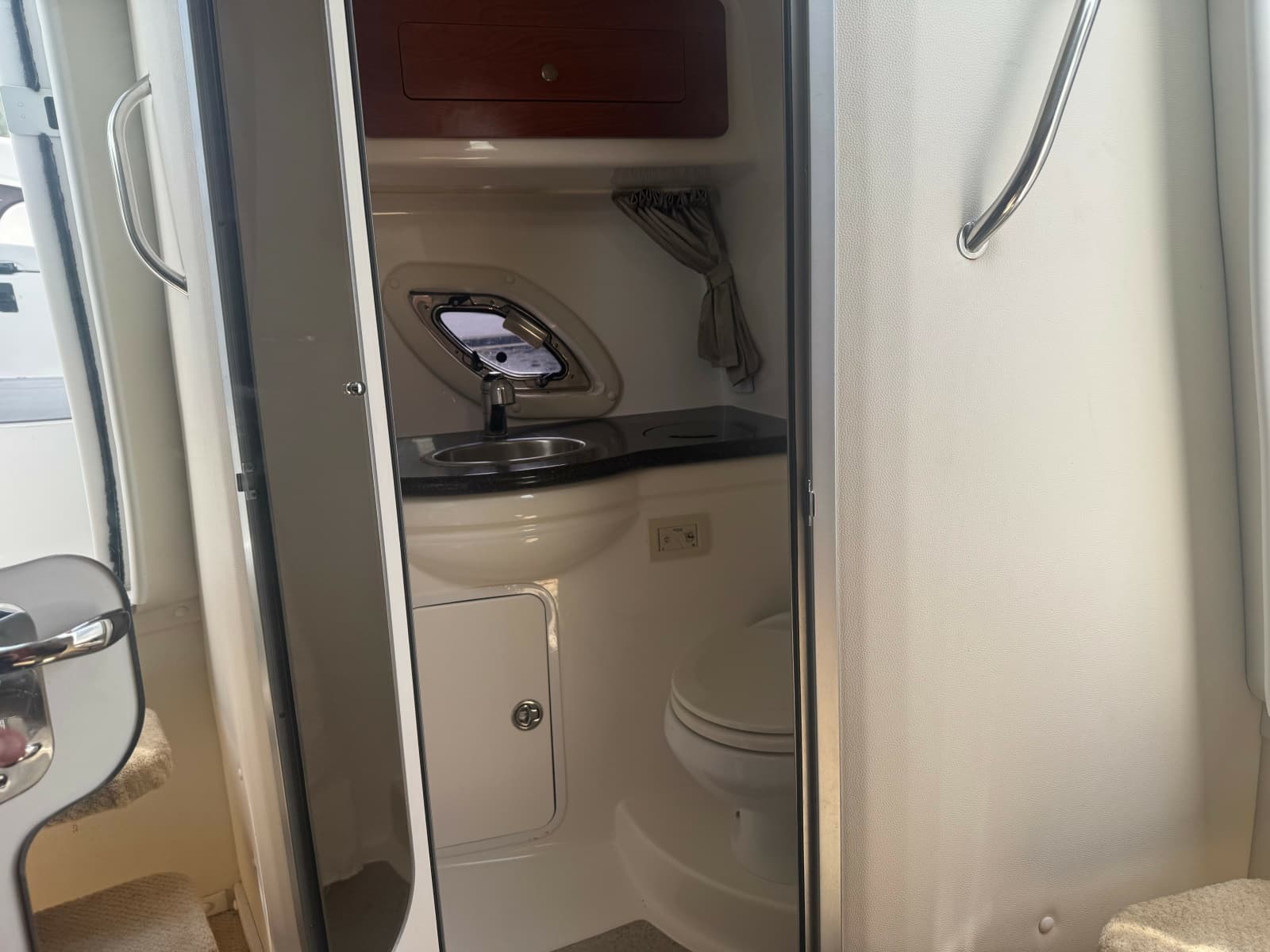 2013 Rinker 310 Express Cruiser - Photo 8