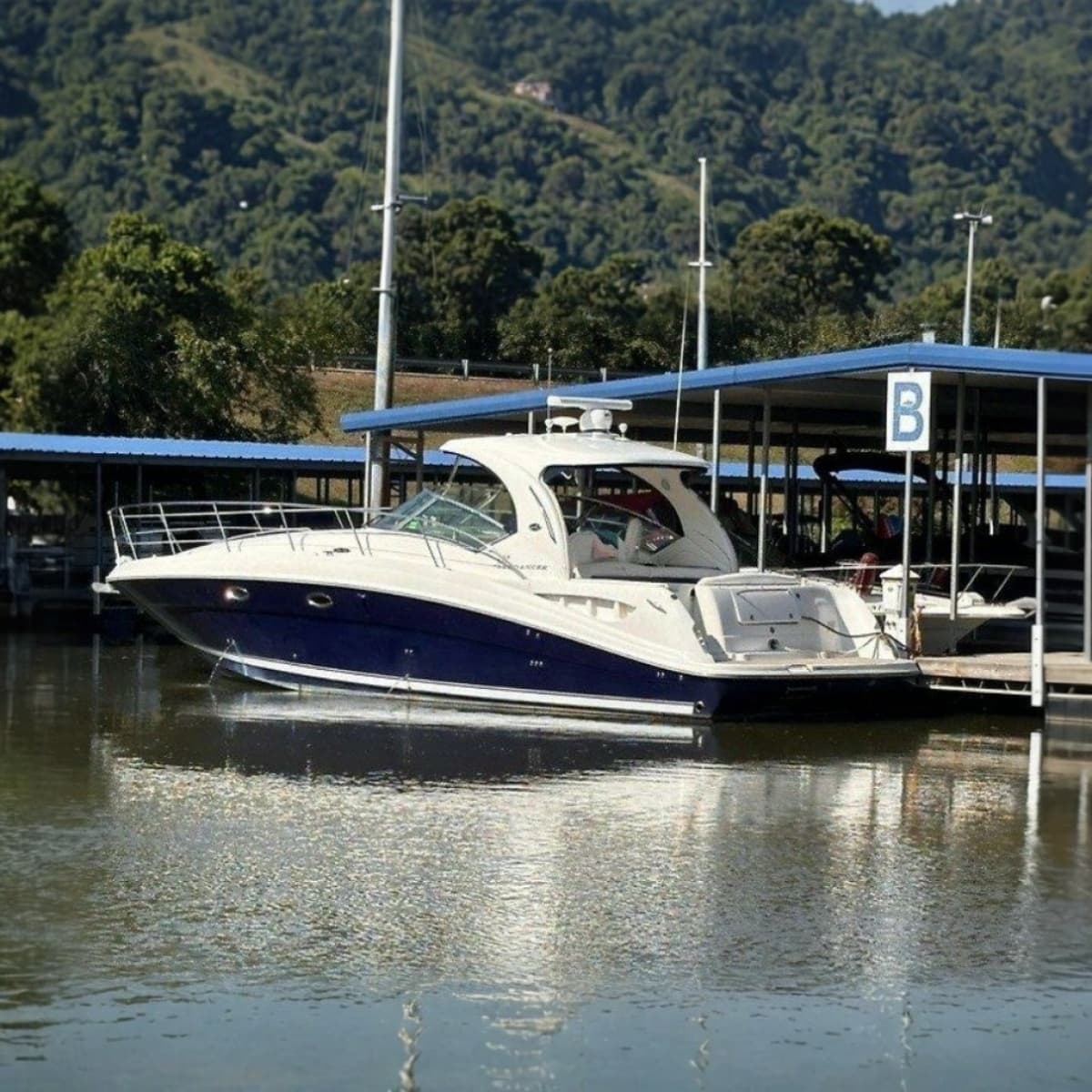 2005 Sea Ray 390 Sundancer - Photo 1