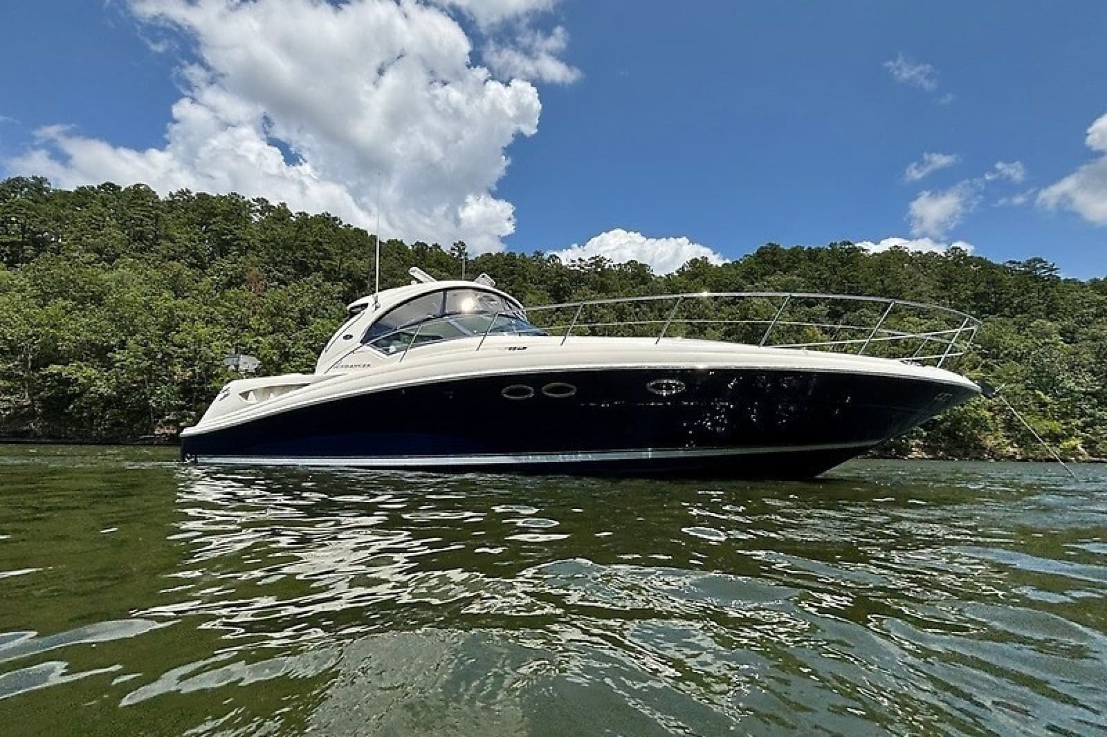 2005 Sea Ray 390 Sundancer - Photo 2