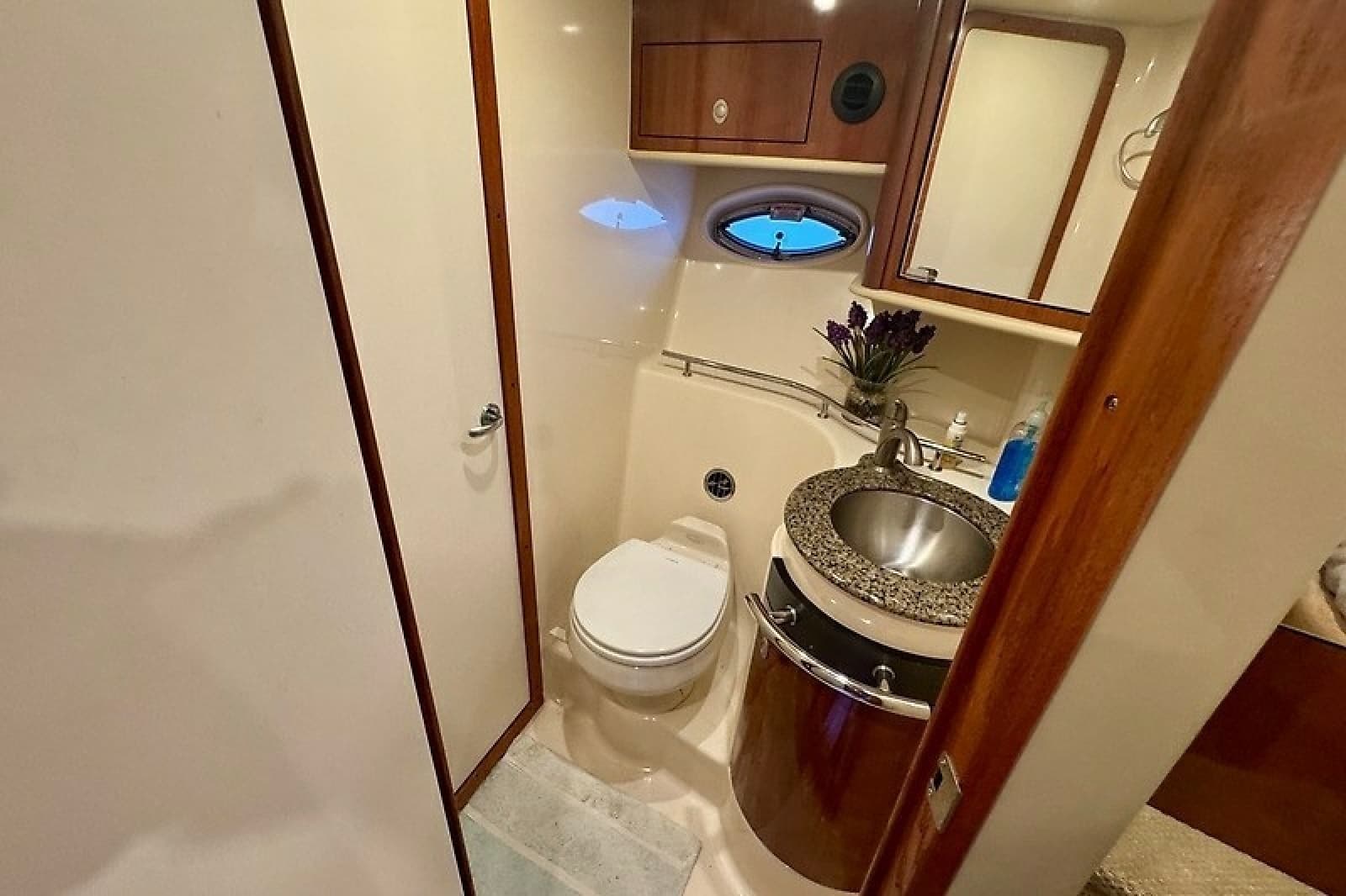 2005 Sea Ray 390 Sundancer - Photo 16