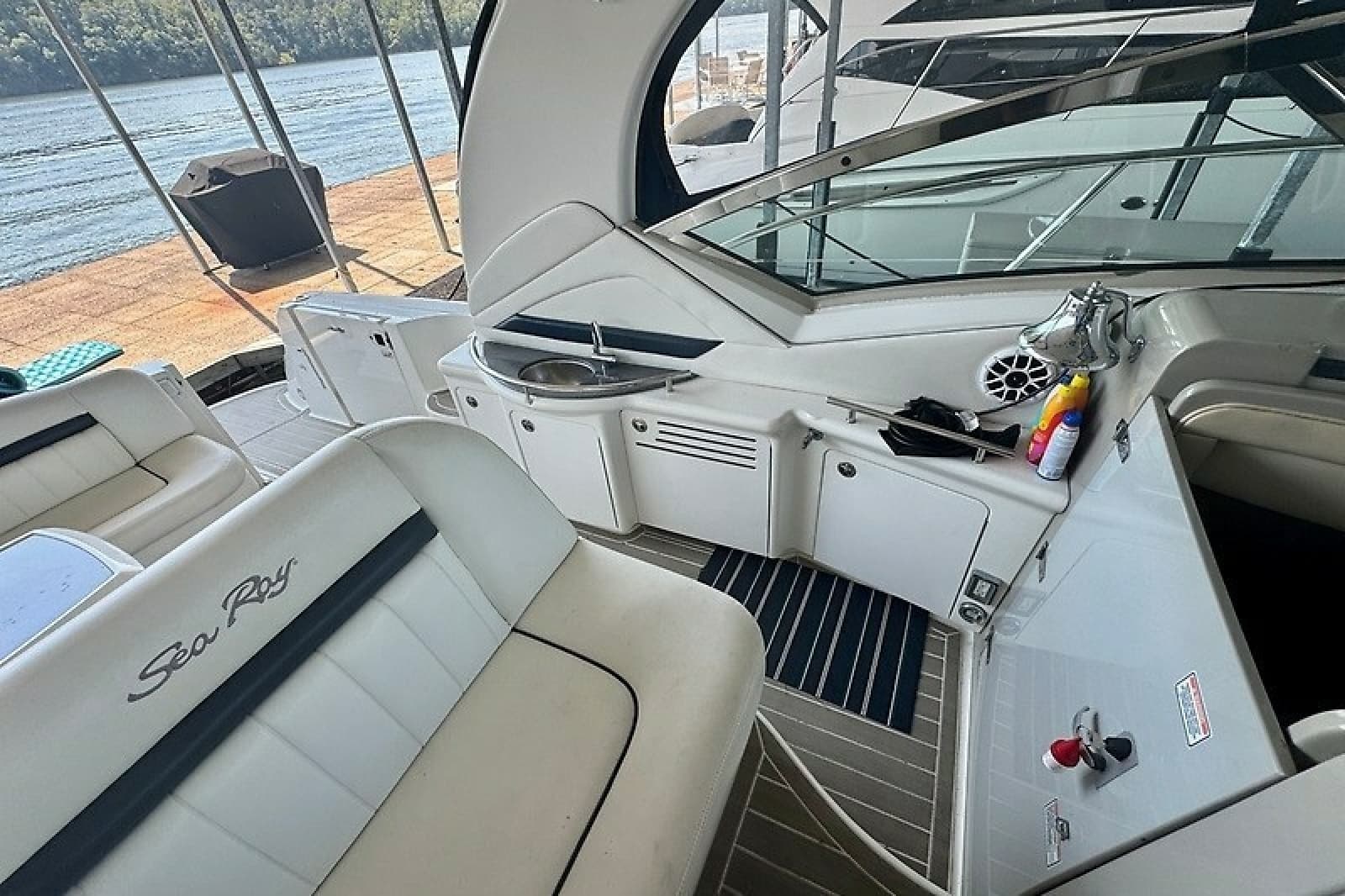 2005 Sea Ray 390 Sundancer - Photo 25