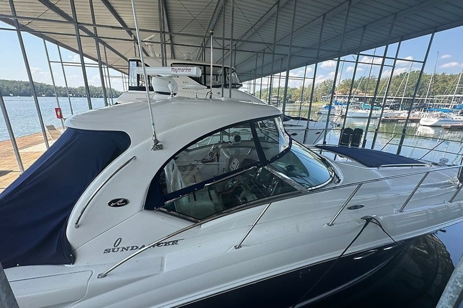 2005 Sea Ray 390 Sundancer - Photo 21