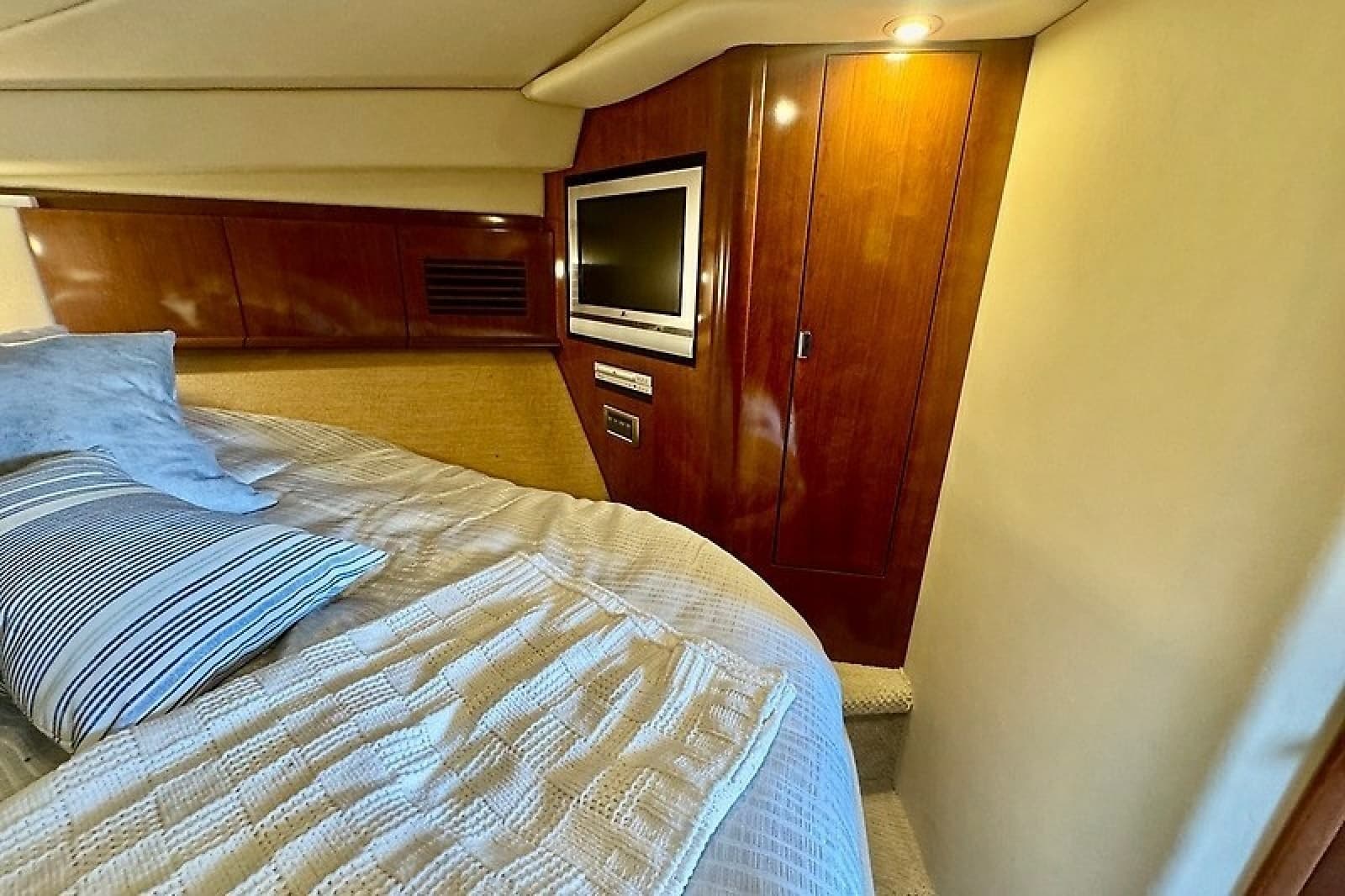 2005 Sea Ray 390 Sundancer - Photo 15