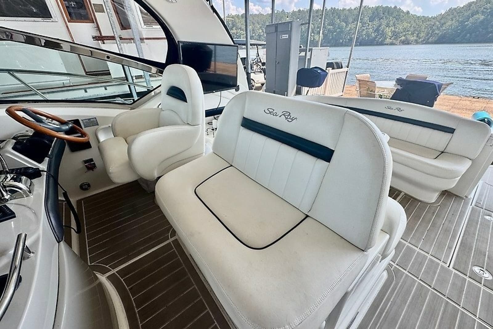 2005 Sea Ray 390 Sundancer - Photo 24