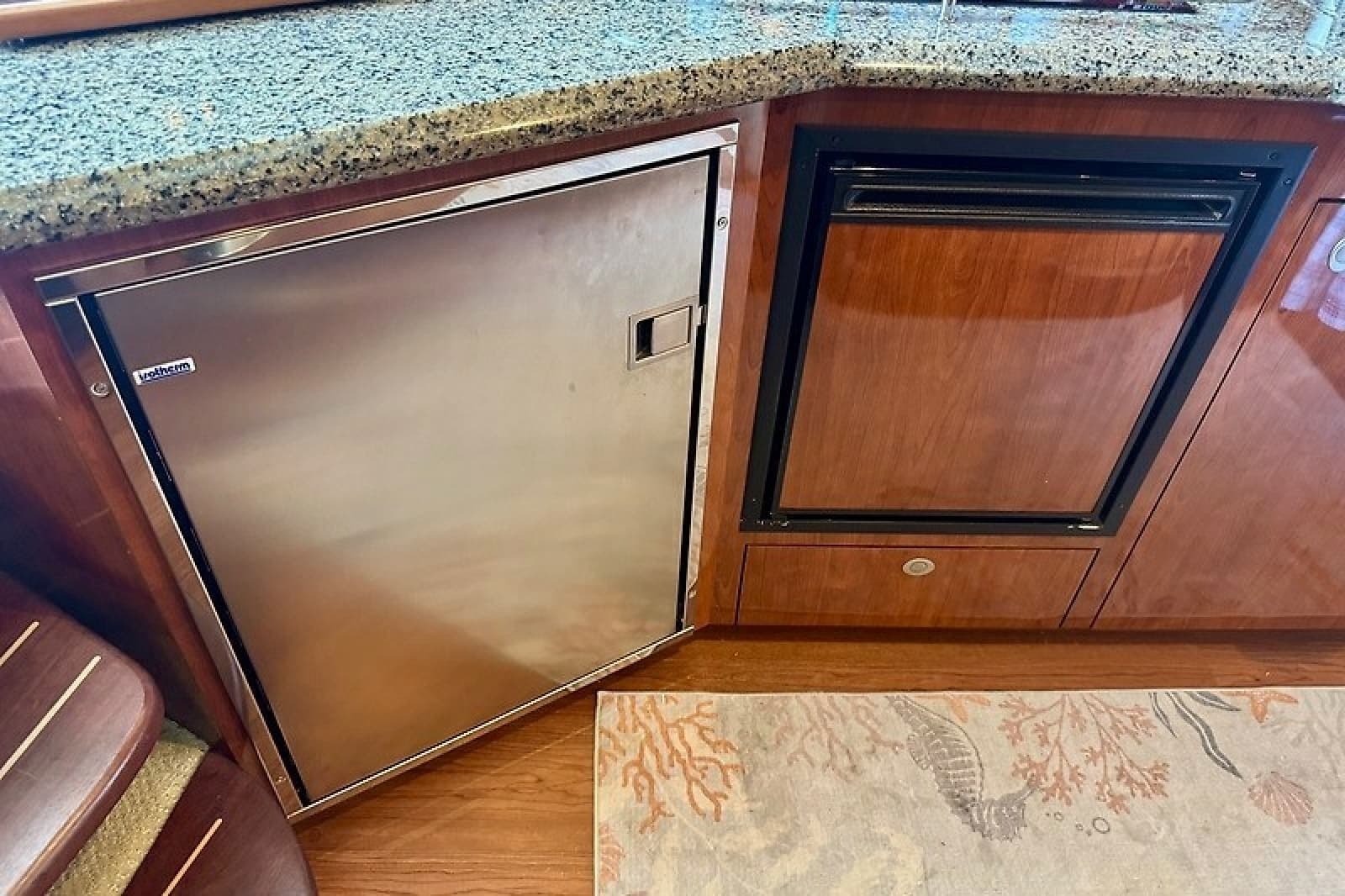 2005 Sea Ray 390 Sundancer - Photo 9
