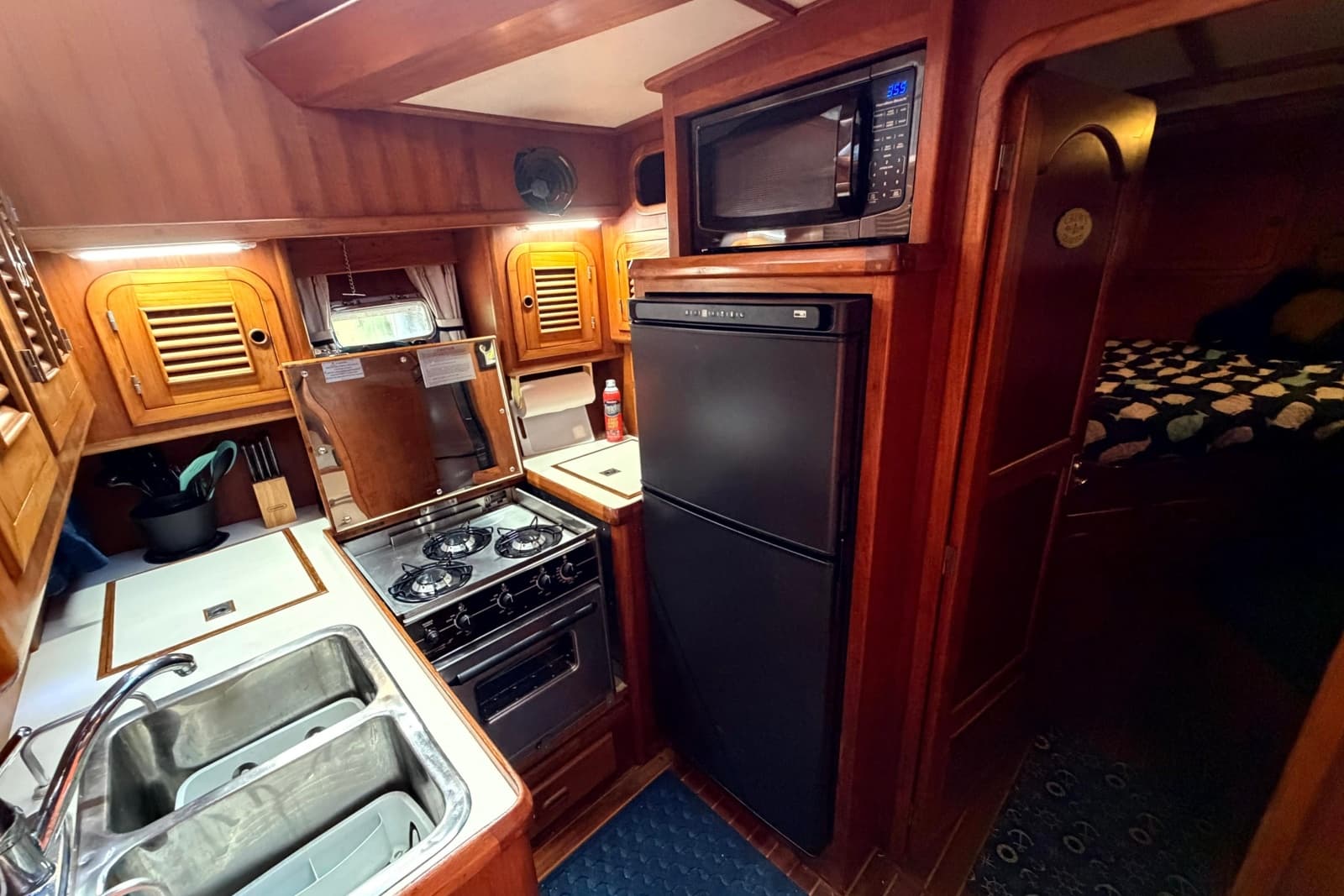1998 Heritage East 36 Sundeck Trawler - Photo 51