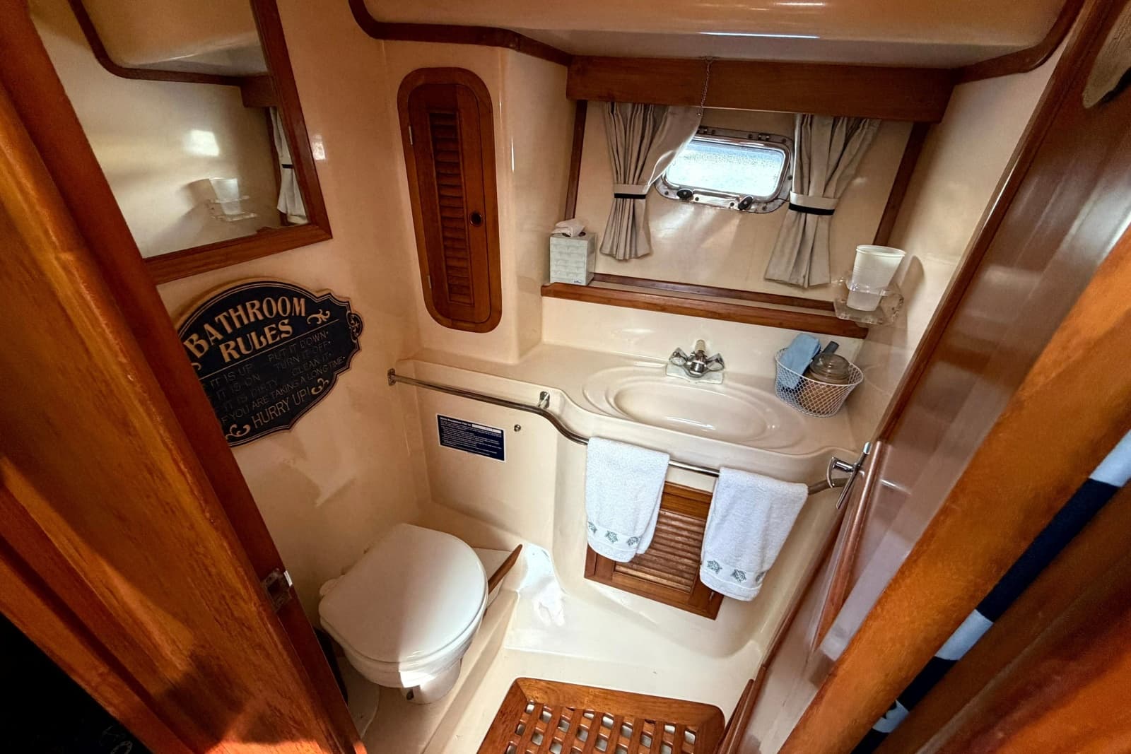 1998 Heritage East 36 Sundeck Trawler - Photo 54