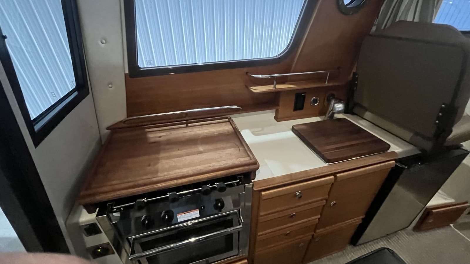 2022 Ranger Tugs R27 - Photo 8