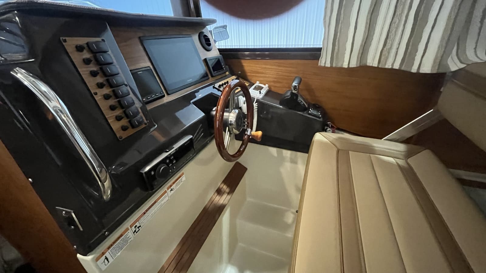 2022 Ranger Tugs R27 - Photo 11