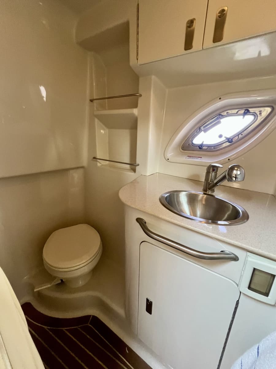 2010 Sea Ray 33 Sundancer - Photo 14