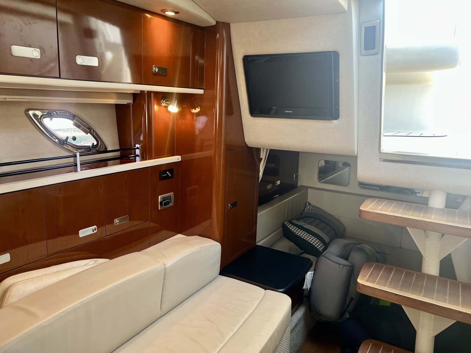 2010 Sea Ray 33 Sundancer - Photo 12