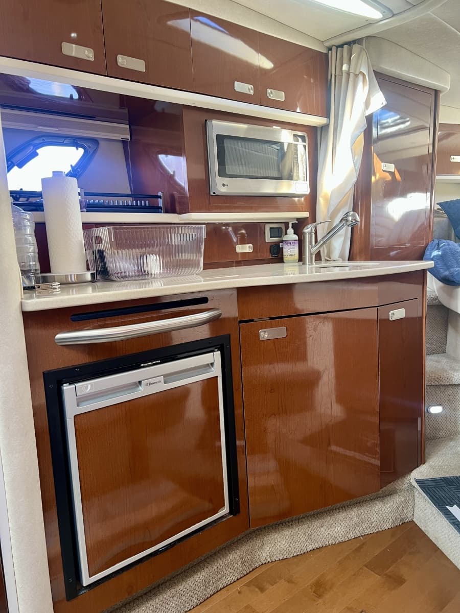 2010 Sea Ray 33 Sundancer - Photo 10
