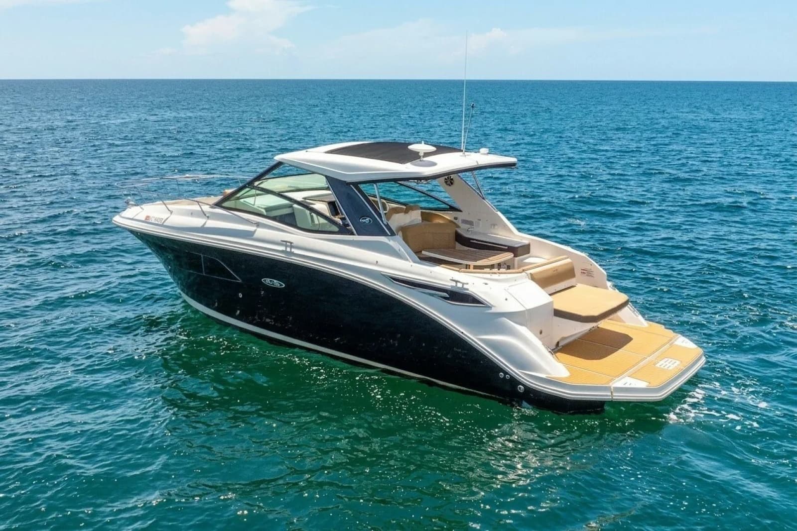 2020 Sea Ray Sundancer 320 - Photo 2