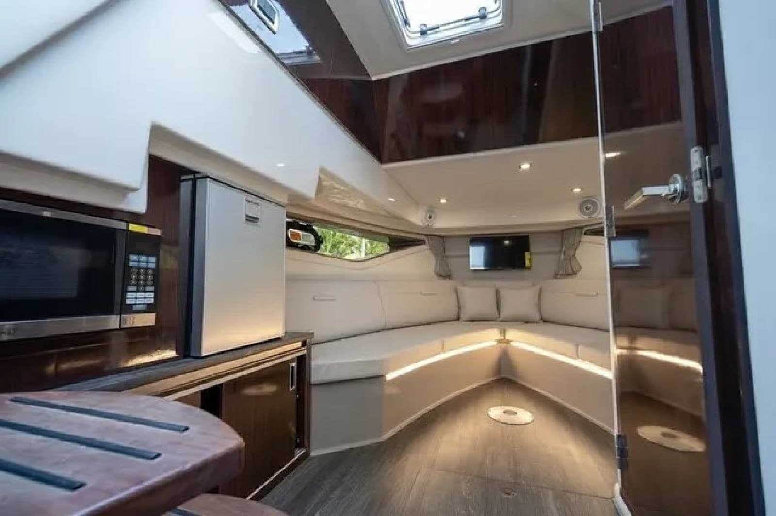 2020 Sea Ray Sundancer 320 - Photo 7