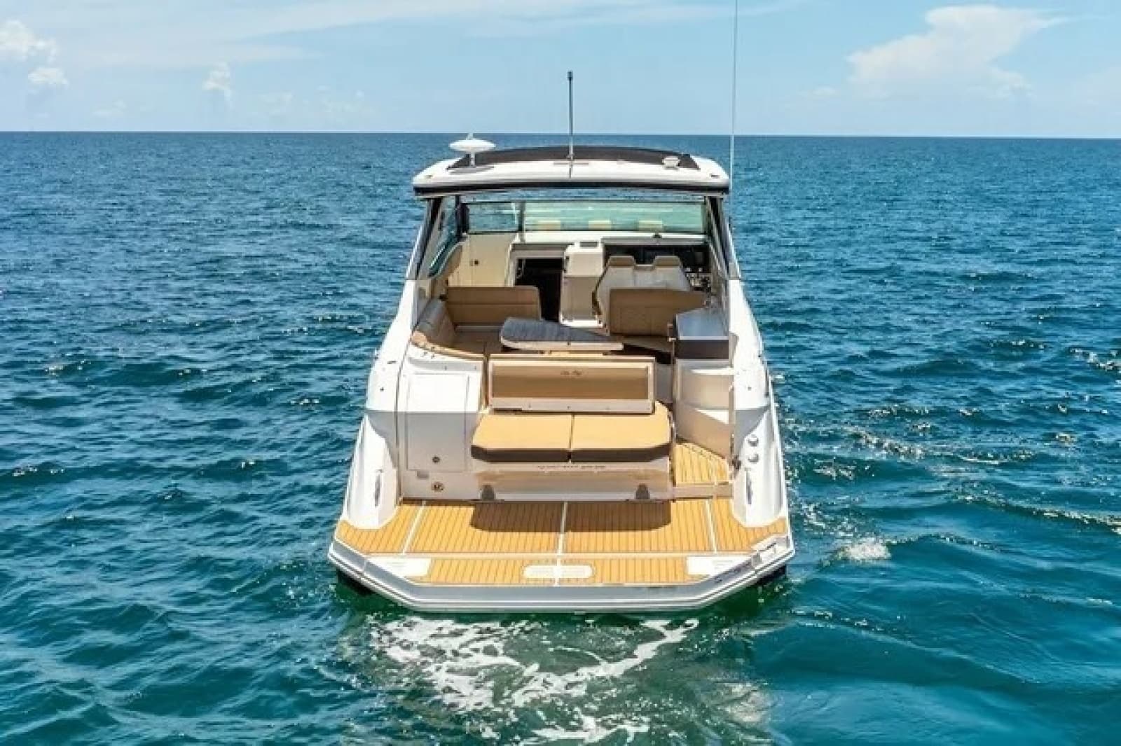2020 Sea Ray Sundancer 320 - Photo 4