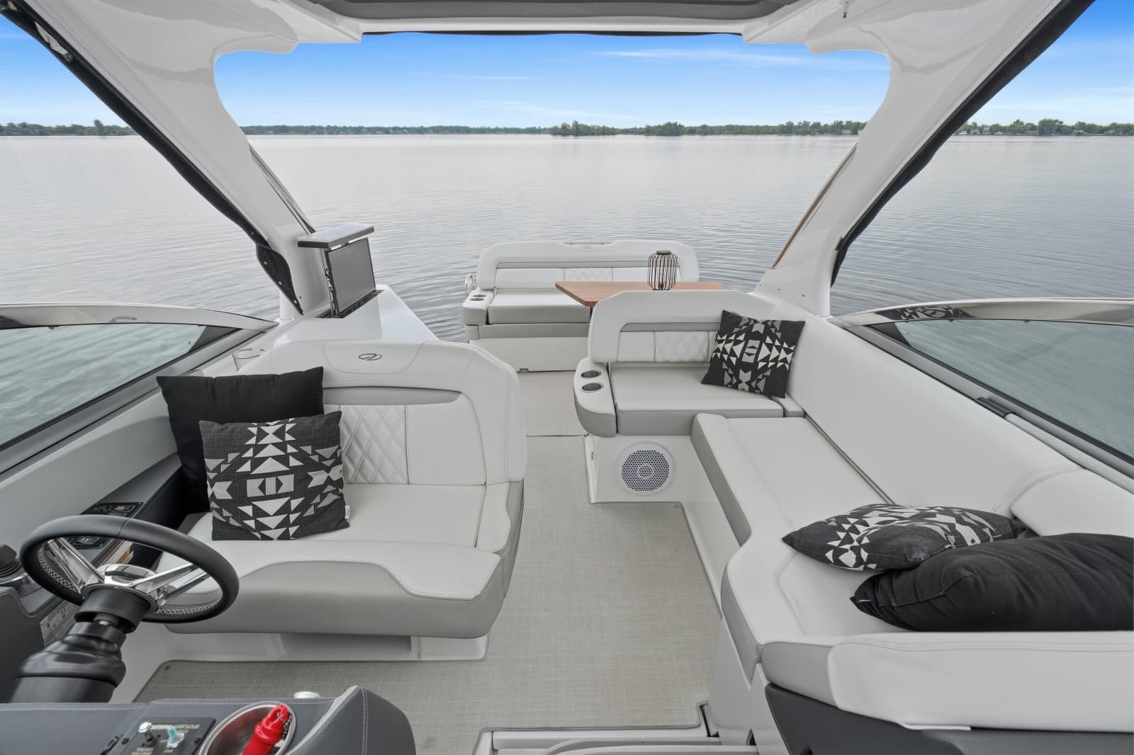 2021 Regal 33 Express - Photo 6