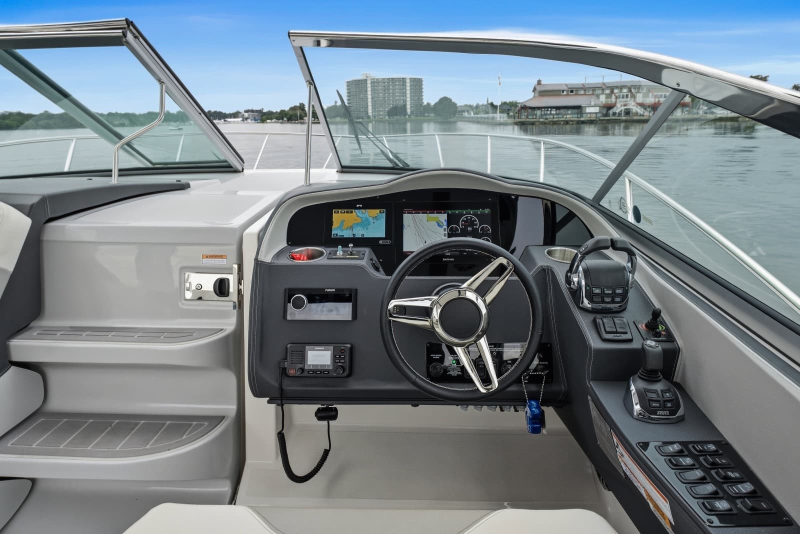 2021 Regal 33 Express - Photo 10