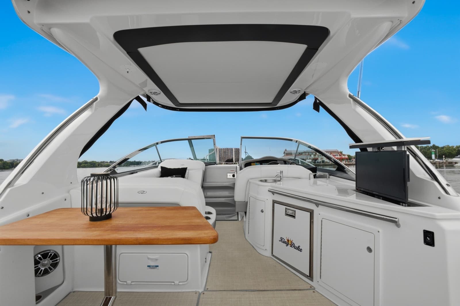 2021 Regal 33 Express - Photo 2