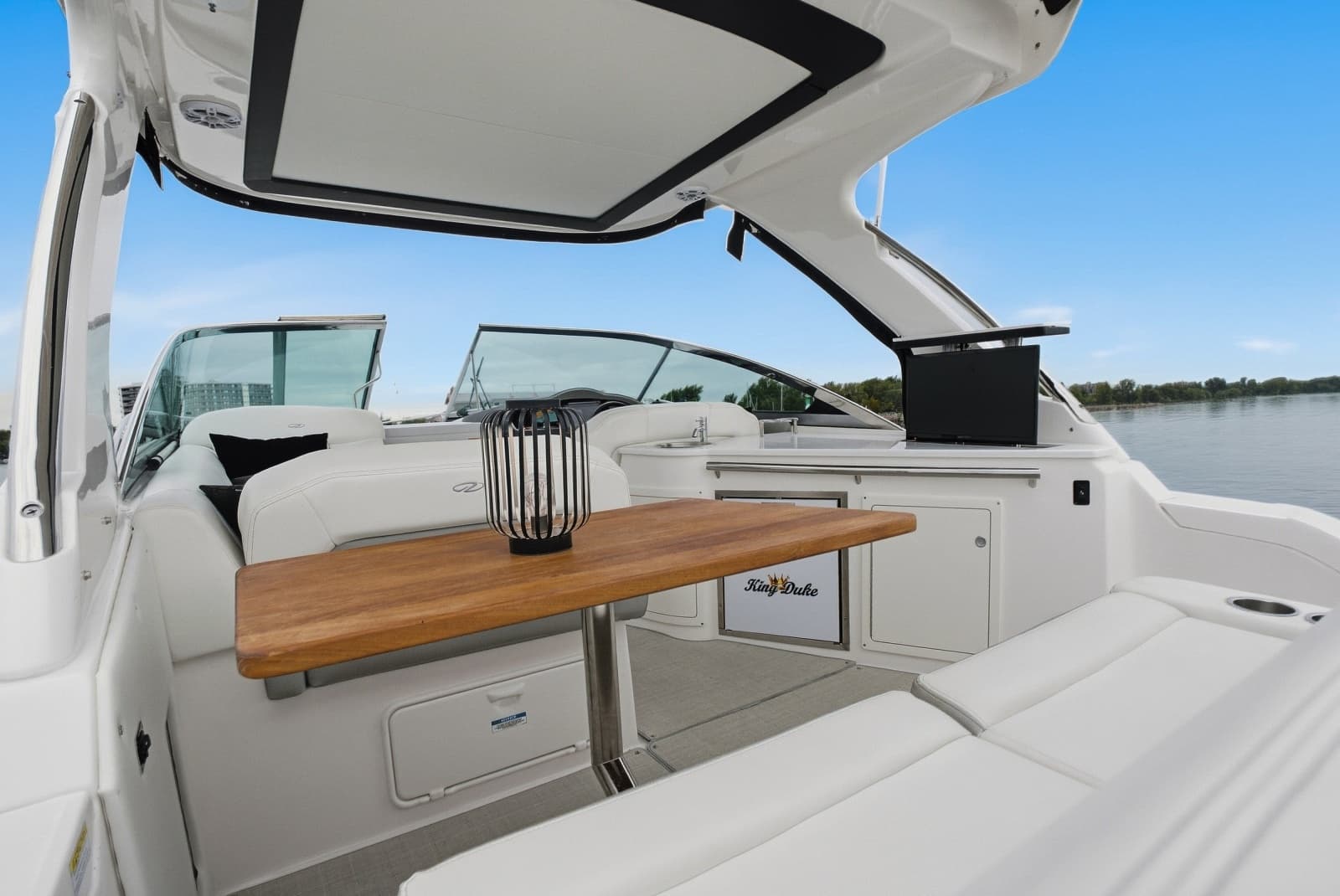 2021 Regal 33 Express - Photo 3