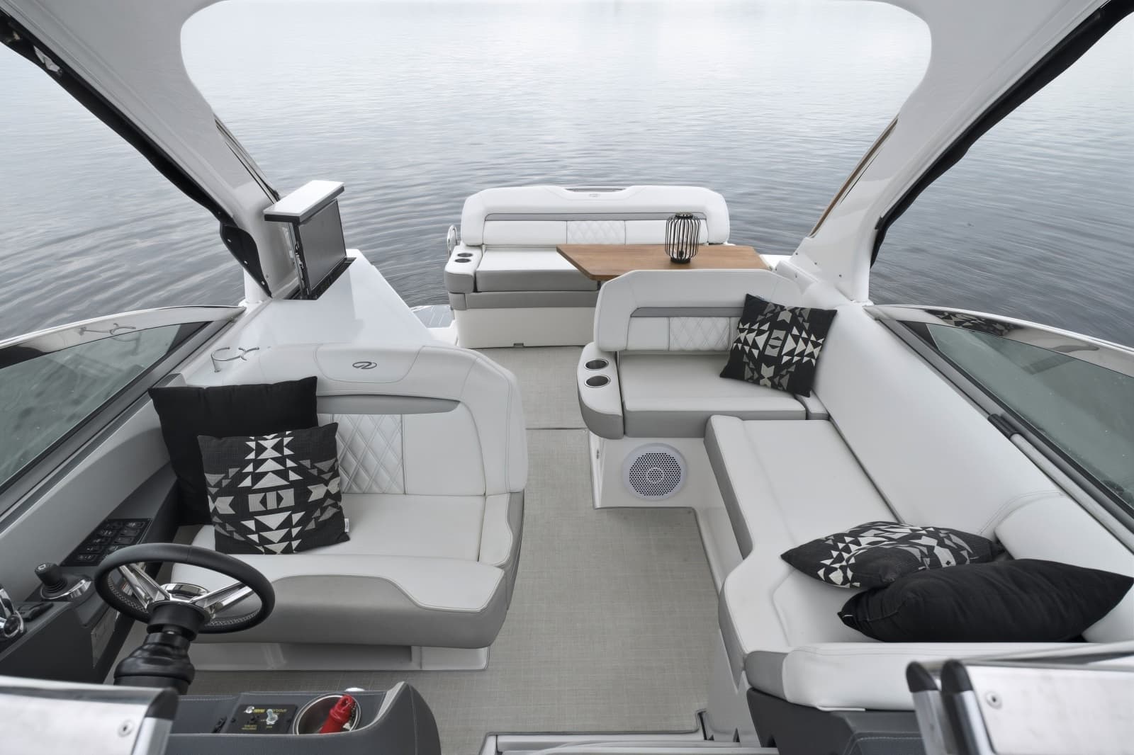 2021 Regal 33 Express - Photo 5