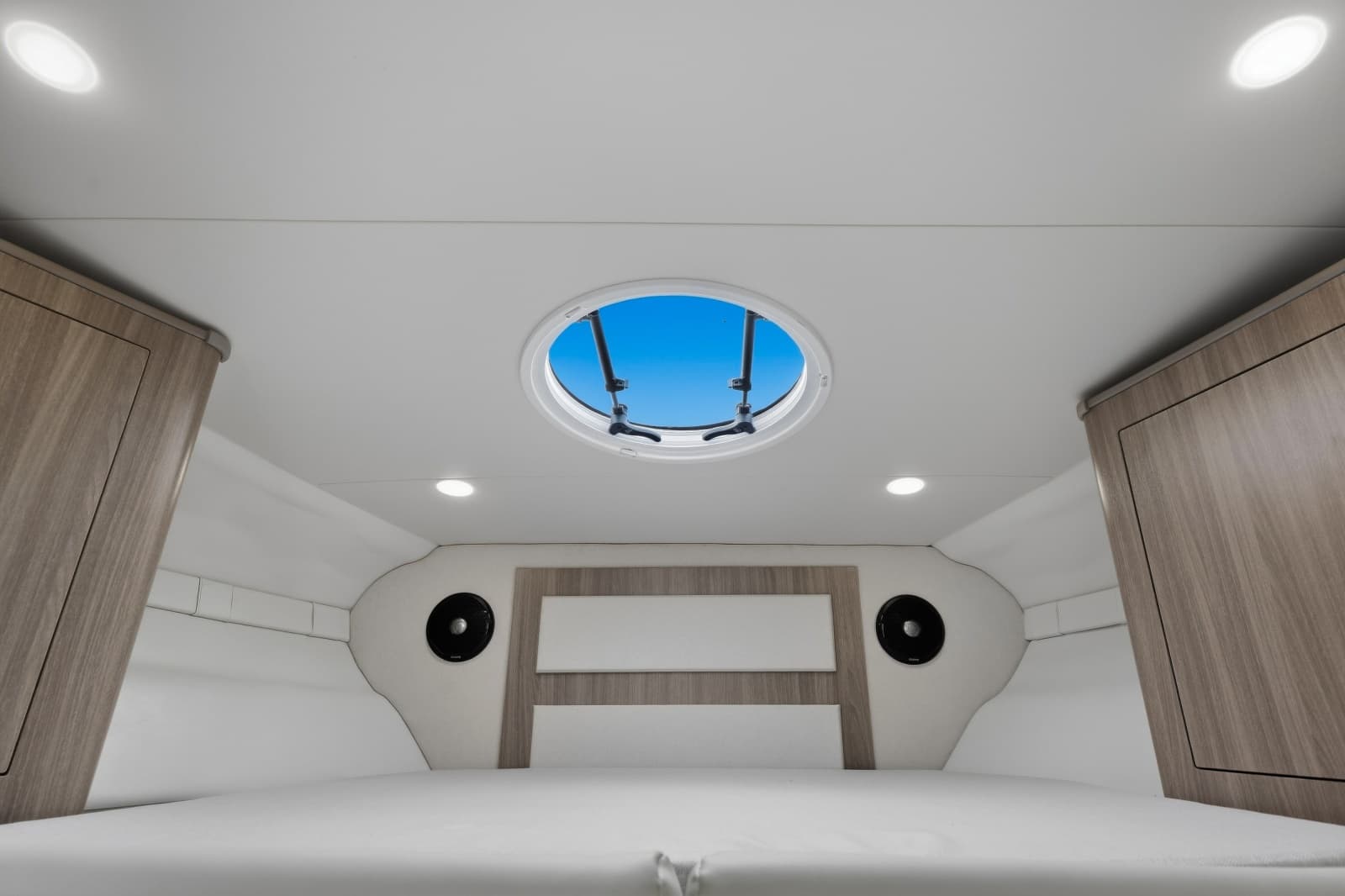 2021 Regal 33 Express - Photo 19