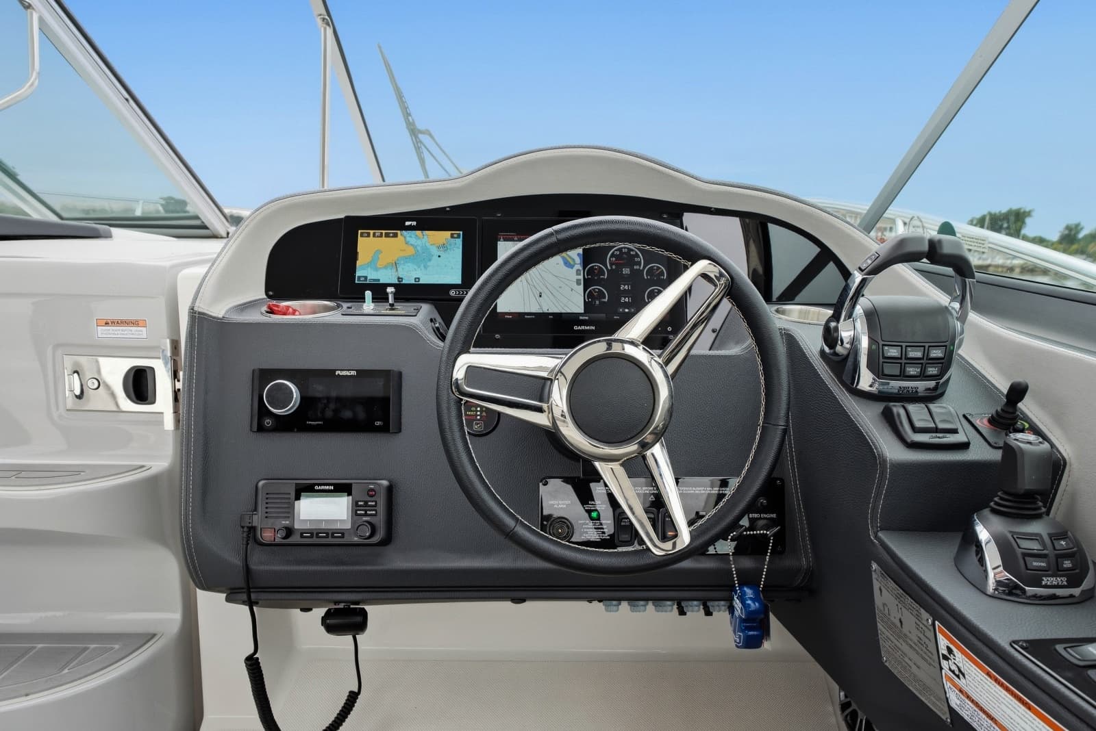 2021 Regal 33 Express - Photo 11