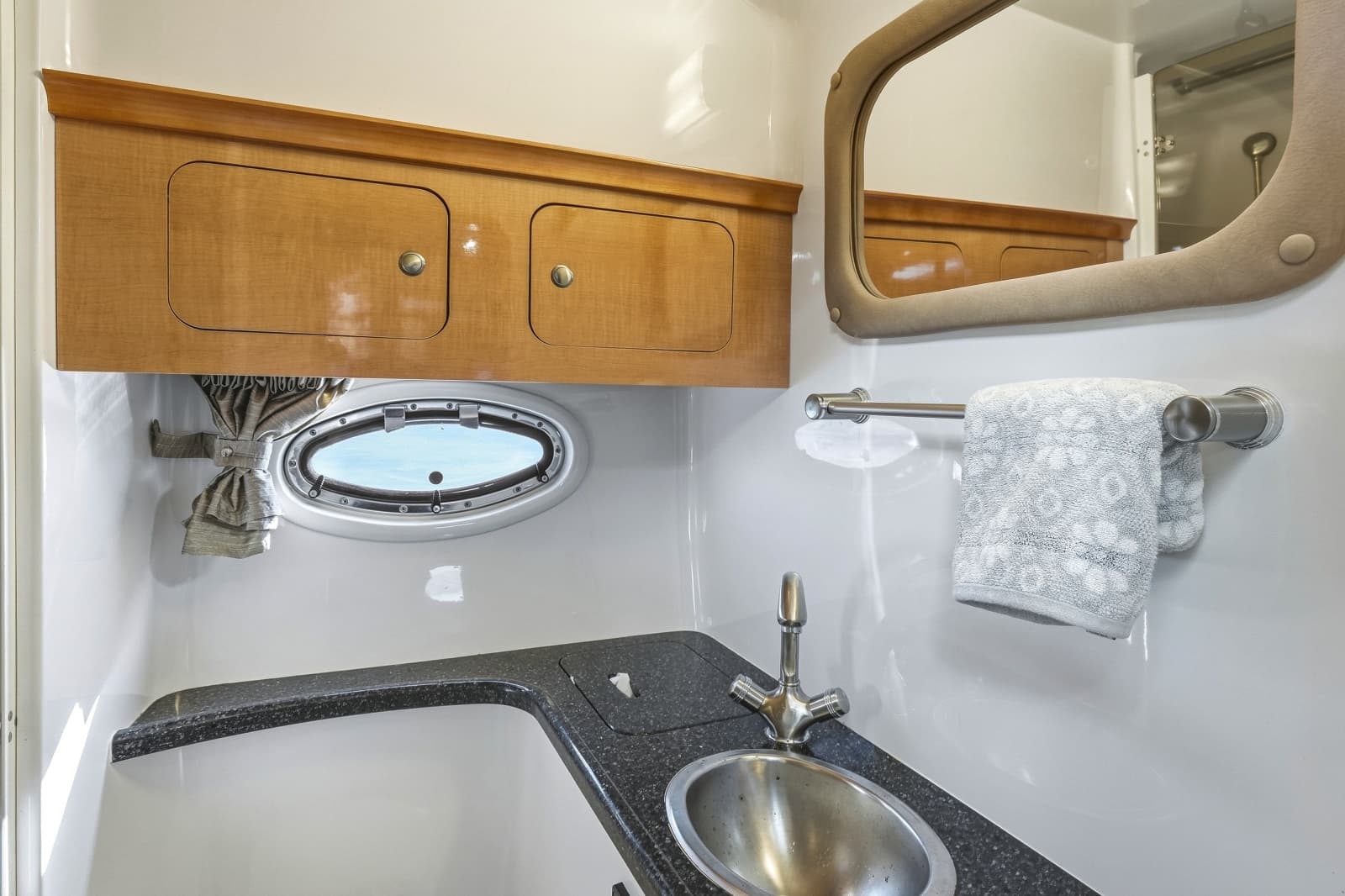 2014 Rinker 400 Express - Photo 27