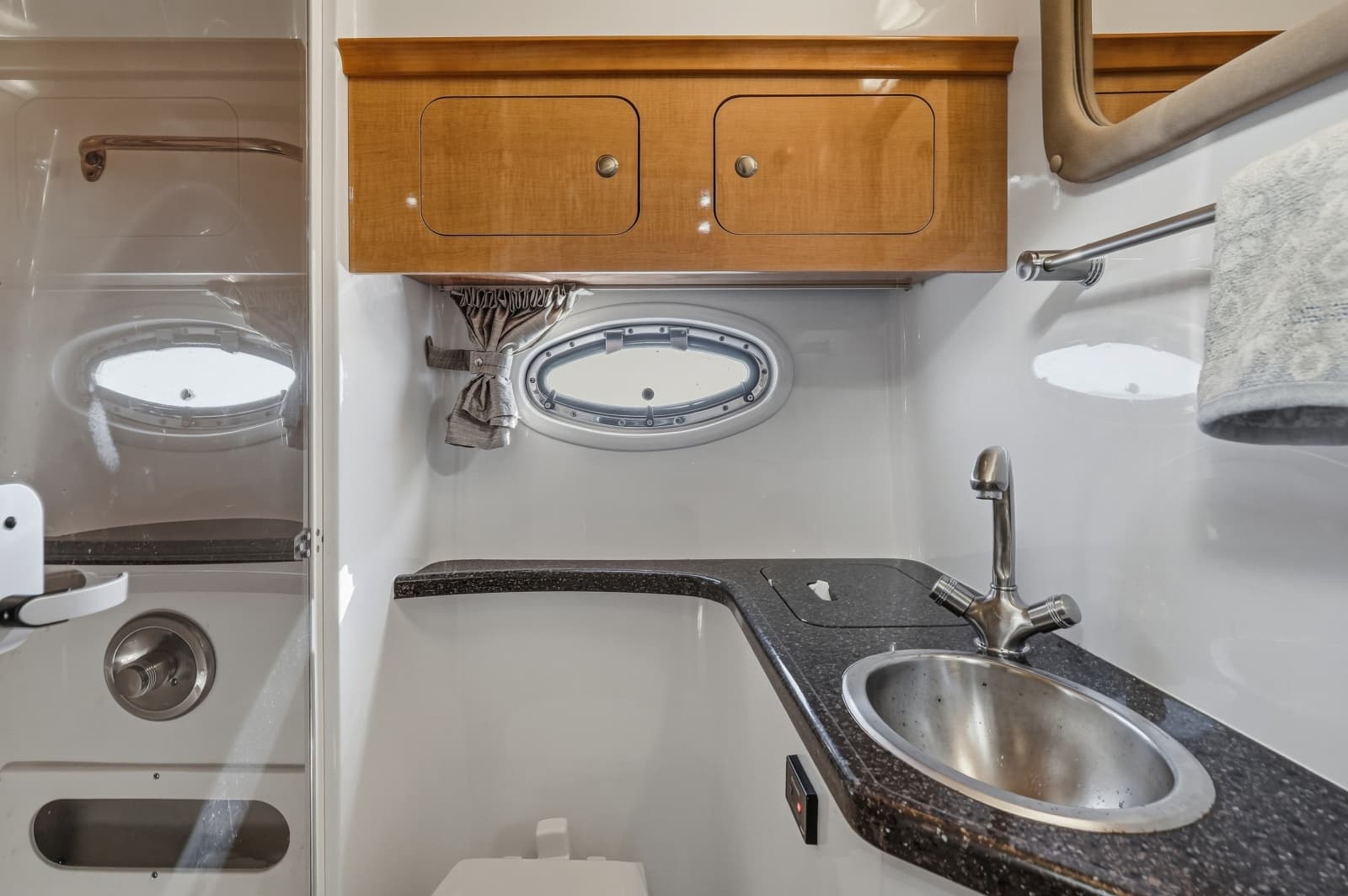 2014 Rinker 400 Express - Photo 25